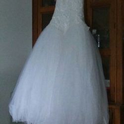 Halter top style wedding gown