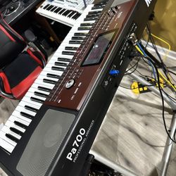 Korg PA700