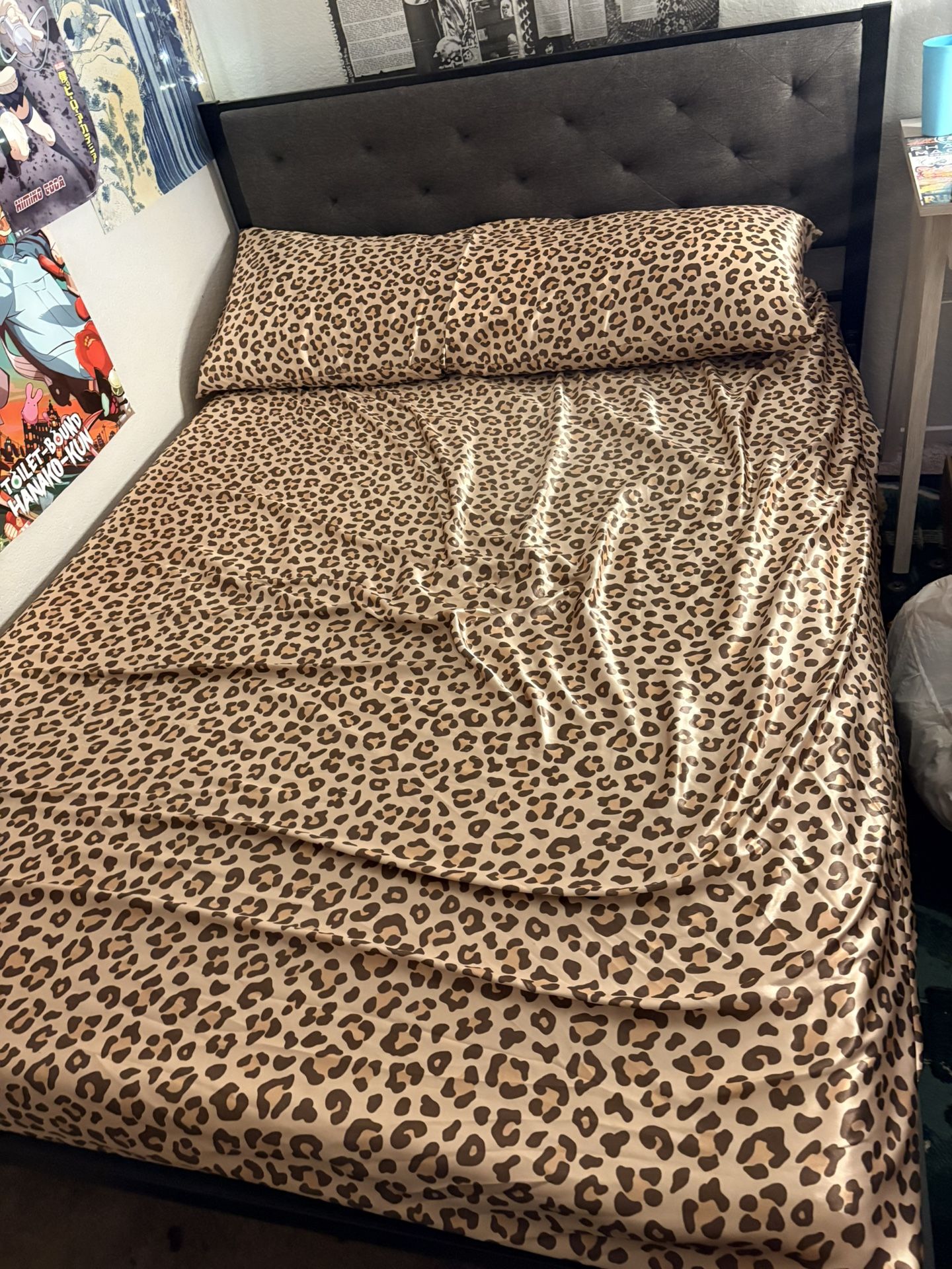 Bed frame &’ mattress