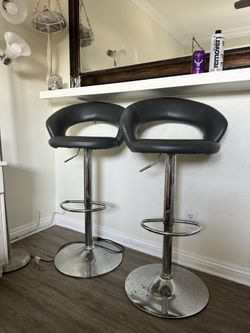 Fun Chairs For Vanity, Hairdresser, Or Home Bar