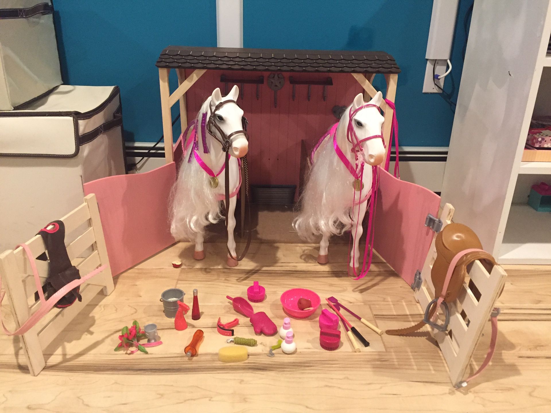 Wooden horse barn with 2 horses and all the extras
