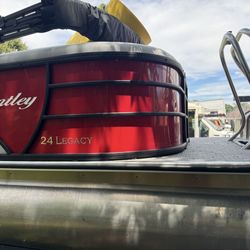 Bentley Pontoon 2023