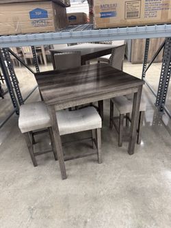 Pub table set