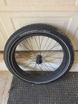 Fat bicycle wheel and extra tire with tube