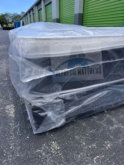 Queen mattress pillow top set with box spring (2pc - new)