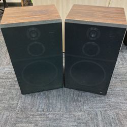 Fisher ST-920 Speakers Sound great  One screen has slight tear Foam is in good condition