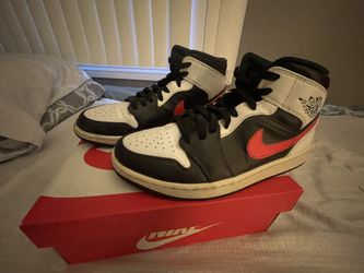 Air Jordan 1 Mid ‘Chile Red’