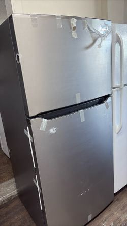 New Frigidaire Apartment Side 18 Cubic Feet