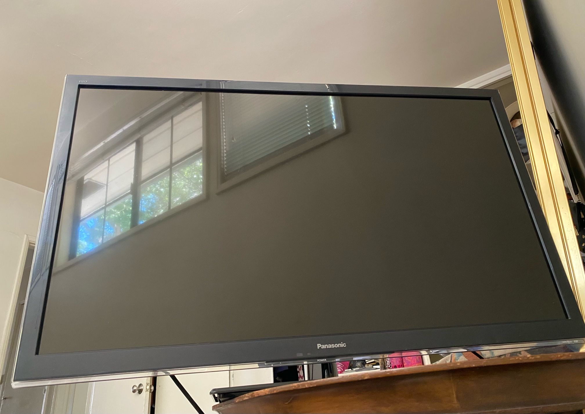 Panasonic TC-L42ET5 42” VIERA LED HDTV
