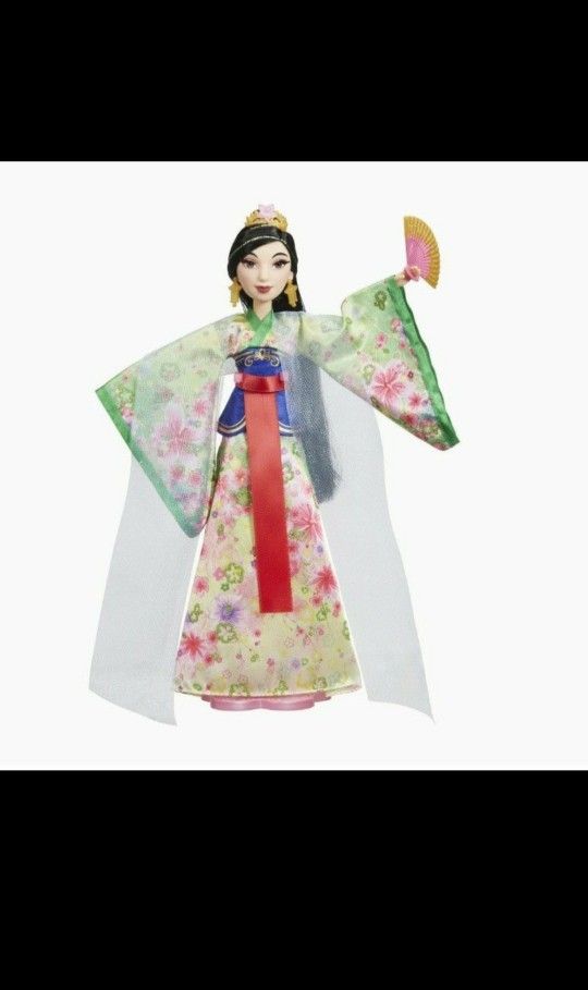 Disney Princess Deluxe Mulan Fashion Doll