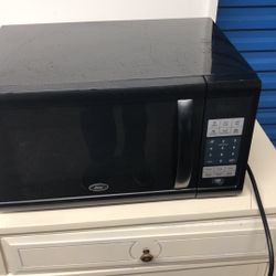 Oster 1100 W Good condition work great microwave