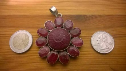 Flower-shaped Ruby and Silver pendant