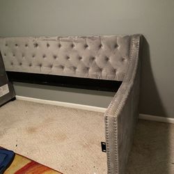 Almost New Trundle Bed