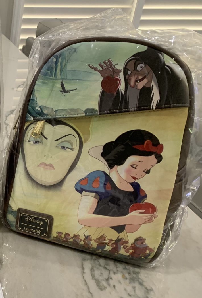 Palm Exclusive Snow White Loungefly Backpack 