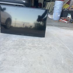 32 Inch TV 