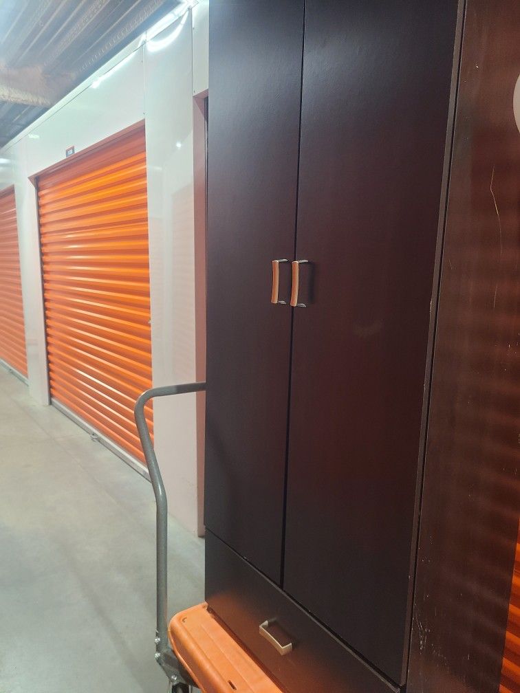Cabinet/closet
