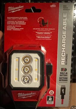 Milwaukee Rechargeable Pivoting Task Light w/ Spot Mode