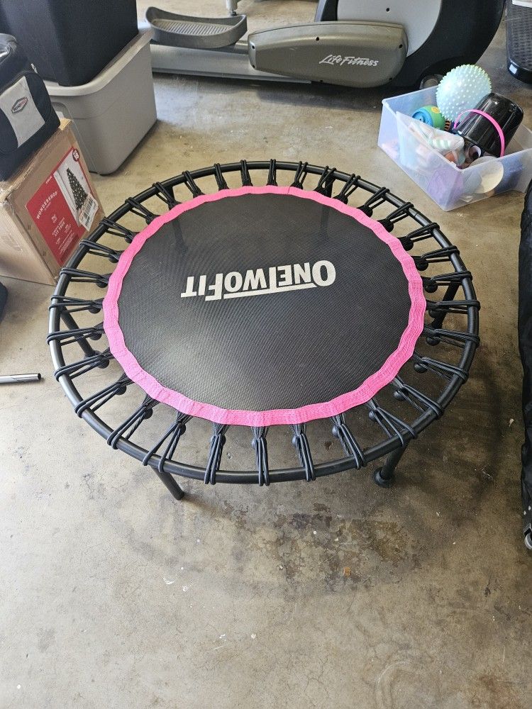 Exercise trampoline