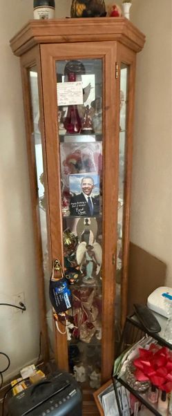 Corner curio cabinet