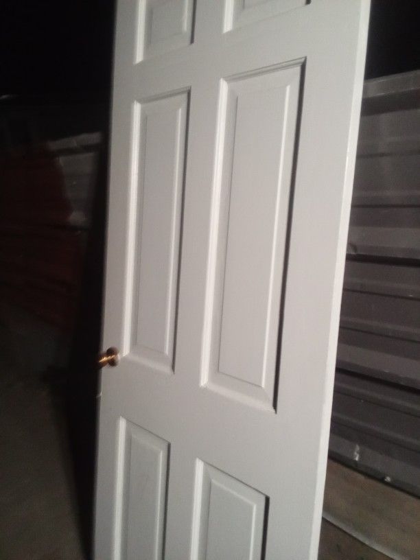 Solid Wood Interior Door 30x79 And 7/8 With Kitty Door