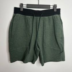 Lululemon At Ease Shorts Mens Medium 7 Inch Inseam Green LM7AI9S