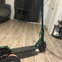A Very Nice Electric Scooter, Green Color Collar Almost Brand New
