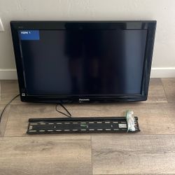 32 In Panasonic Tv With Wall Mount