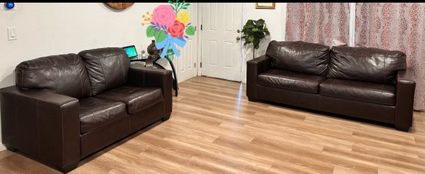 Sala de 2 piezas. Leather Sofa Set. Very good condition.