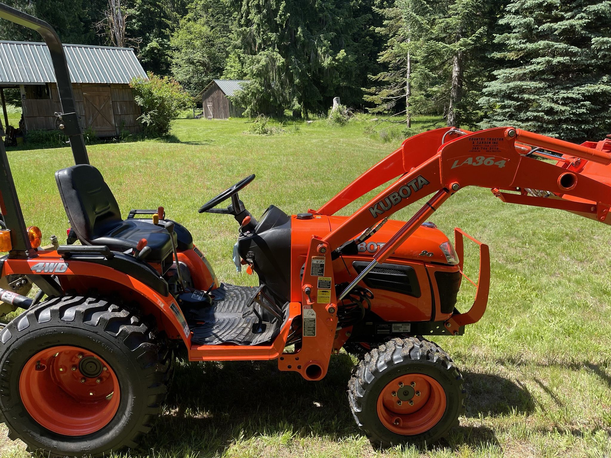 Kubota B2620 Tractor, Less Than 384 Hours, LA364 Loader with welded hooks on bucket