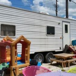 32FEMA TRAVEL TRAILER 