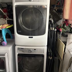 Maytag Stackable XL Capacity Washer And Gas Dryer 