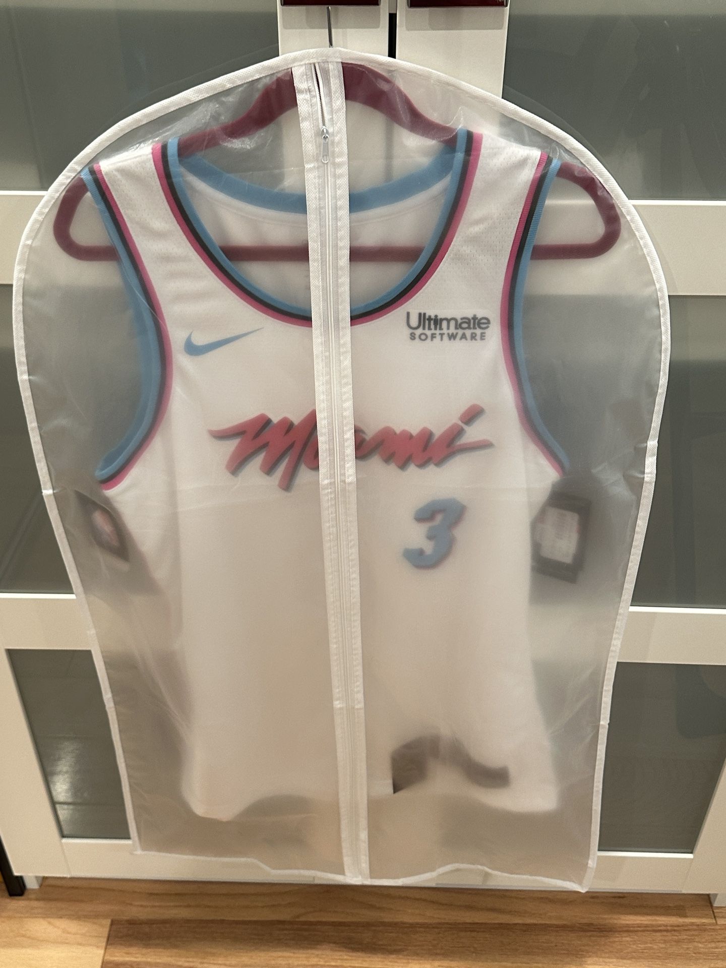 Miami Heat Nike Vice Track Jacket Sold Out Dwyane Wade for Sale in Cooper  City, FL - OfferUp