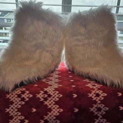 $25.00 - Winter Women Snow Boots, Faux Fur Winter White!  Size (42 = 9)/Mid-Calf/Water Resistant/Flats/Rubber Soles - LIKE NEW!