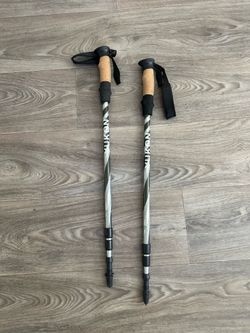 Tracking poles