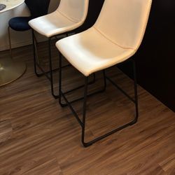 Set of 2 Modern Bar Stools – Cream Faux Leather with Black Metal Legs