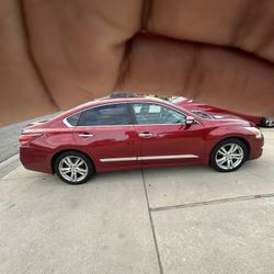 2015 Nissan Altima Sport (perfect condition)