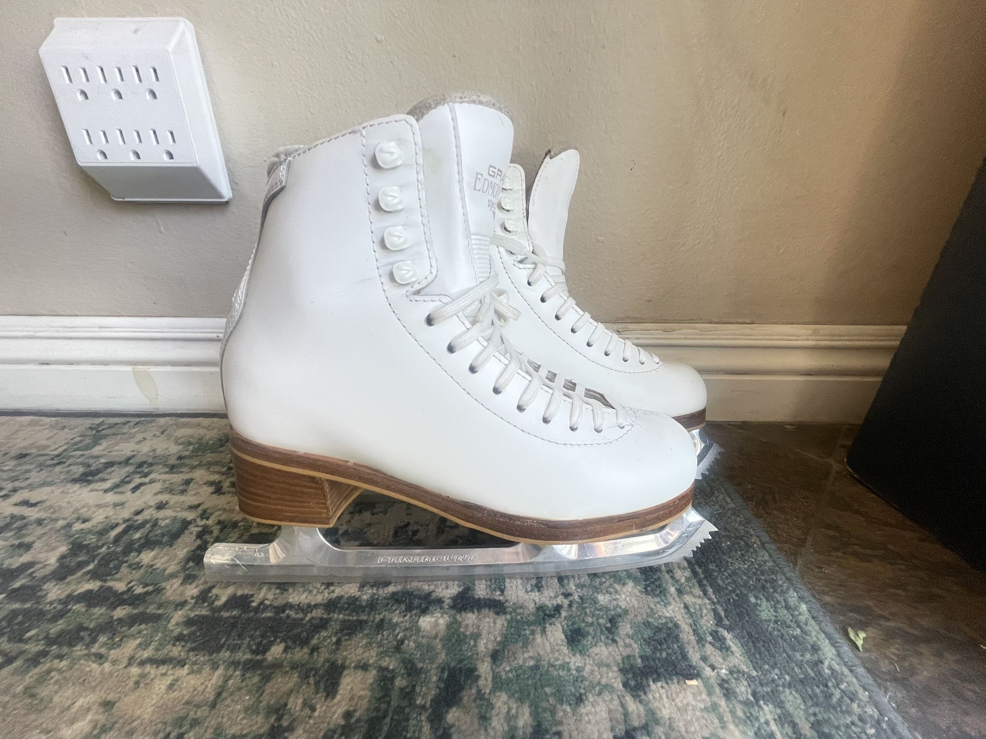 Graf Edmonton Special Figure Skates Size 5 with Paramount Blades