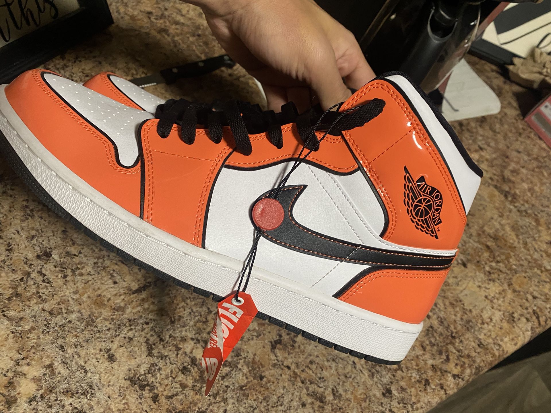 Jordan 1 Mid SE Turf Orange