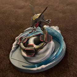Pokémon Hidden Fates Rayquaza Toy Statue And Card Holder
