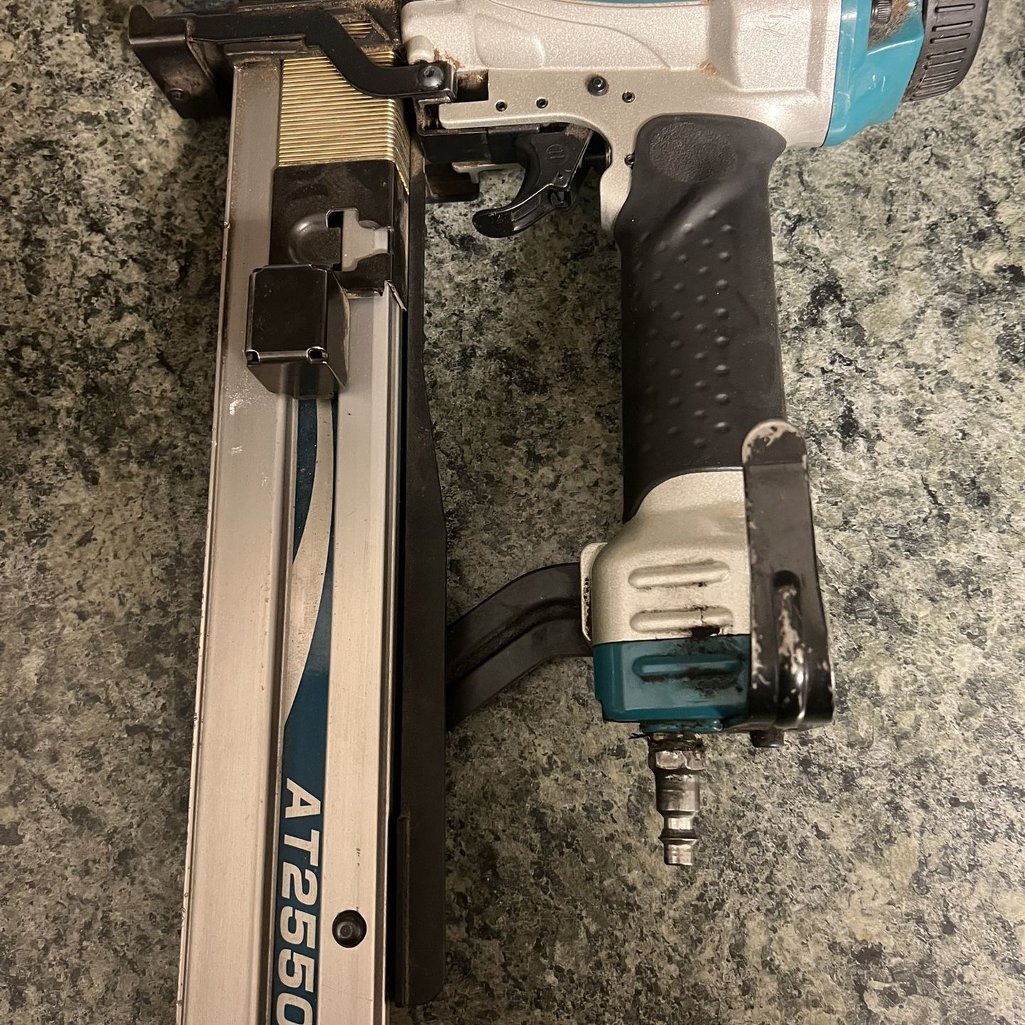Makita AT2550A 1 Wide Crown Stapler 16 Ga. for Sale in Crowley TX OfferUp