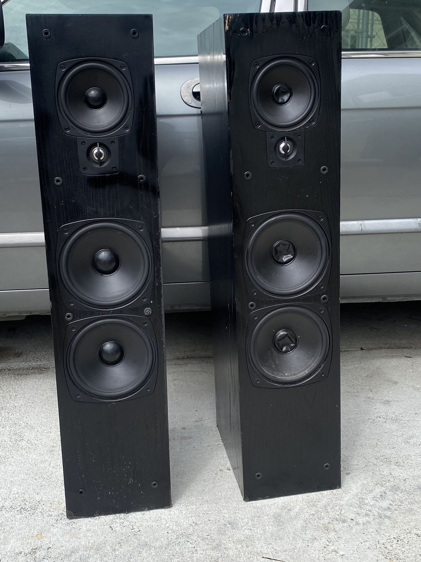 Pair Boston Acoustic VR40 Speakers 