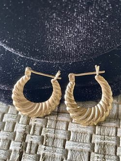  14K Yellow Gold Oval Shiny Polished Graduated Twisted Hoop Earrings 