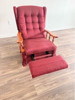 Comfortable Recliner Chair – Solid Wood Arms