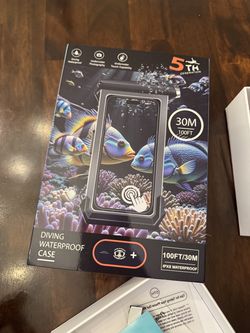 Underwater house for phone