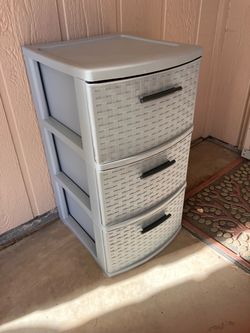 Small 3-drawer storage tower
