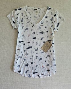 TRUE CRAFT Womens Patriotic V-neck Tee 