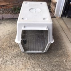 Nice And Strong Plastic  Pet mate pet porter In Great Condition For A Large Dog