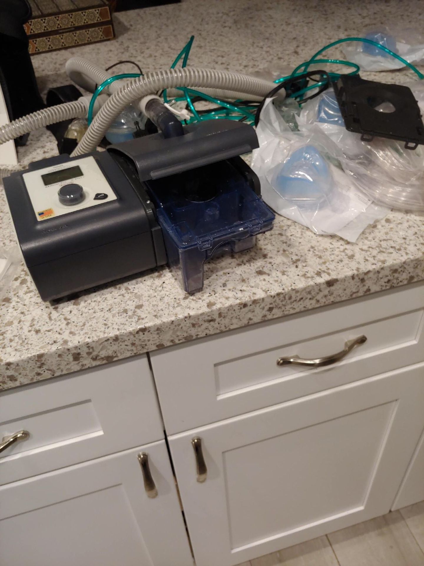 Bipap/cpap portable machine with bag / some accessories