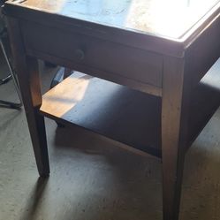 2 Side Tables
