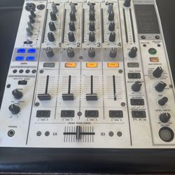 Pioneer DJM 800 4 channel mixer